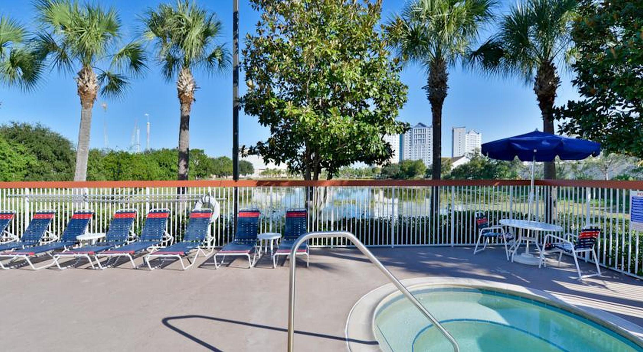 Comfort Inn & Suites Near Universal Orlando Resort-Convention Ctr Buitenkant foto