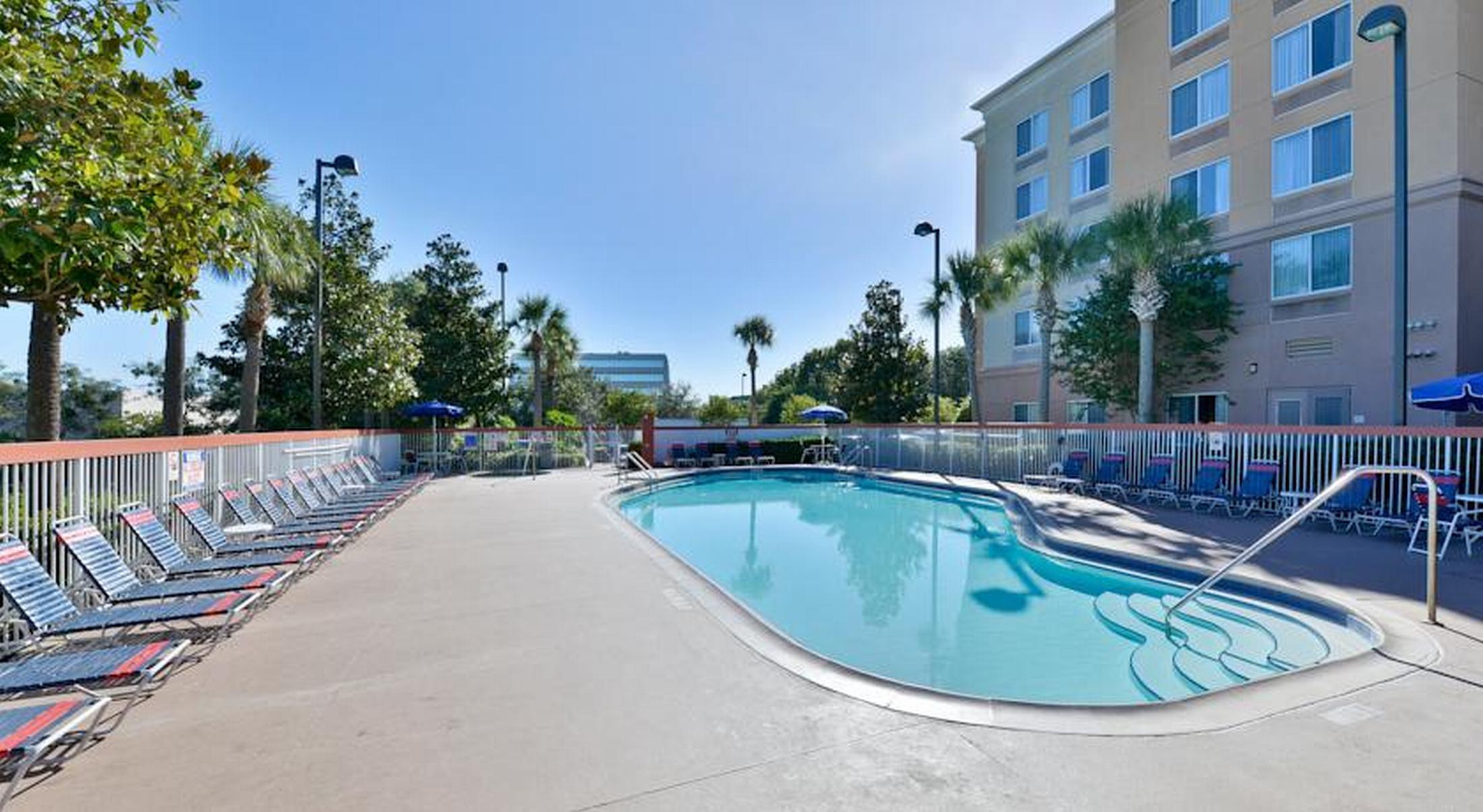 Comfort Inn & Suites Near Universal Orlando Resort-Convention Ctr Buitenkant foto