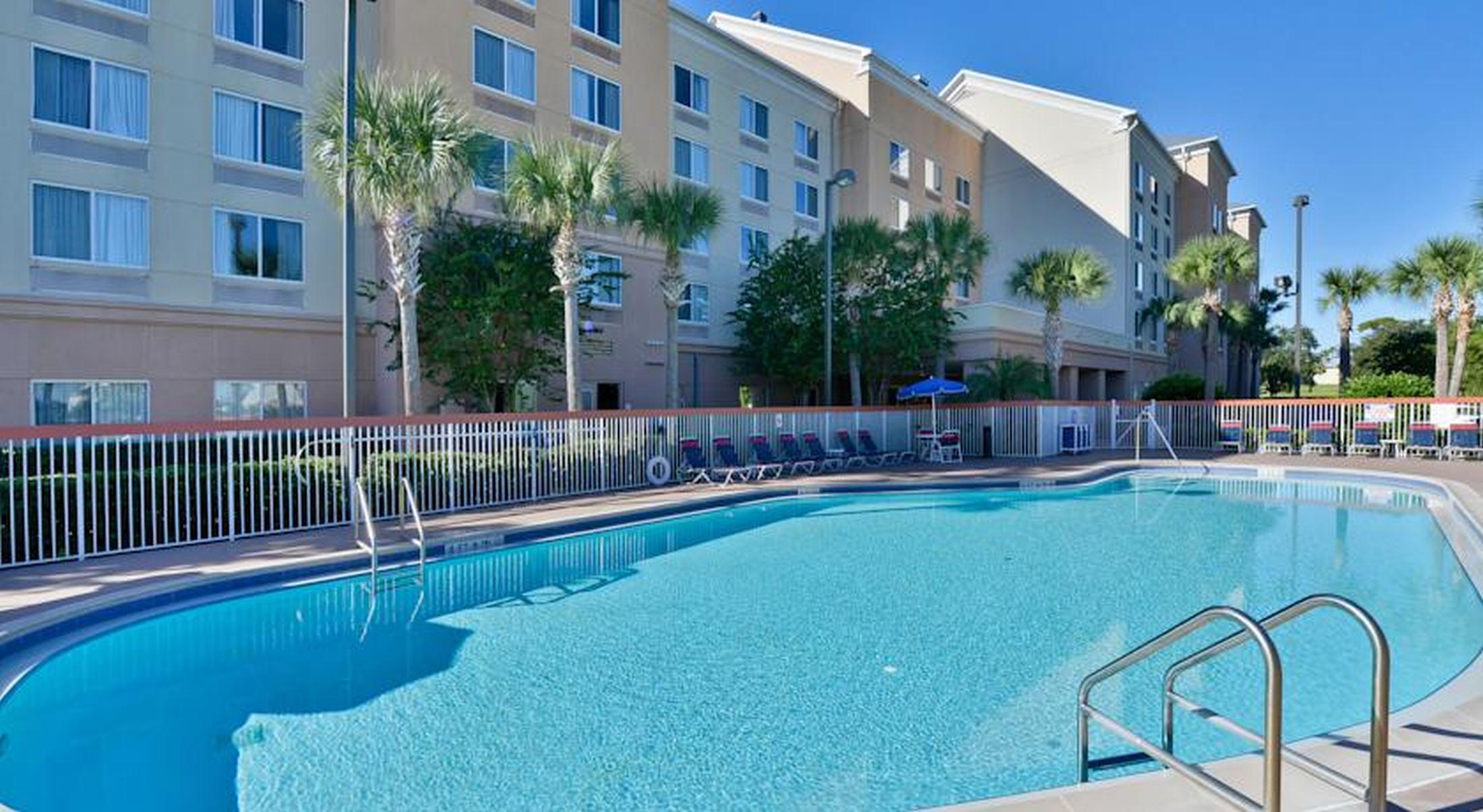 Comfort Inn & Suites Near Universal Orlando Resort-Convention Ctr Buitenkant foto