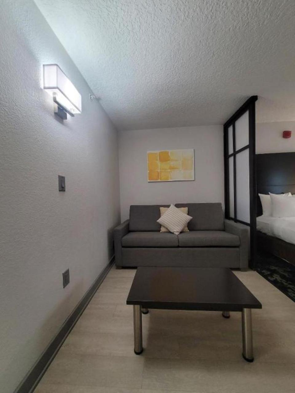 Comfort Inn & Suites Near Universal Orlando Resort-Convention Ctr Buitenkant foto