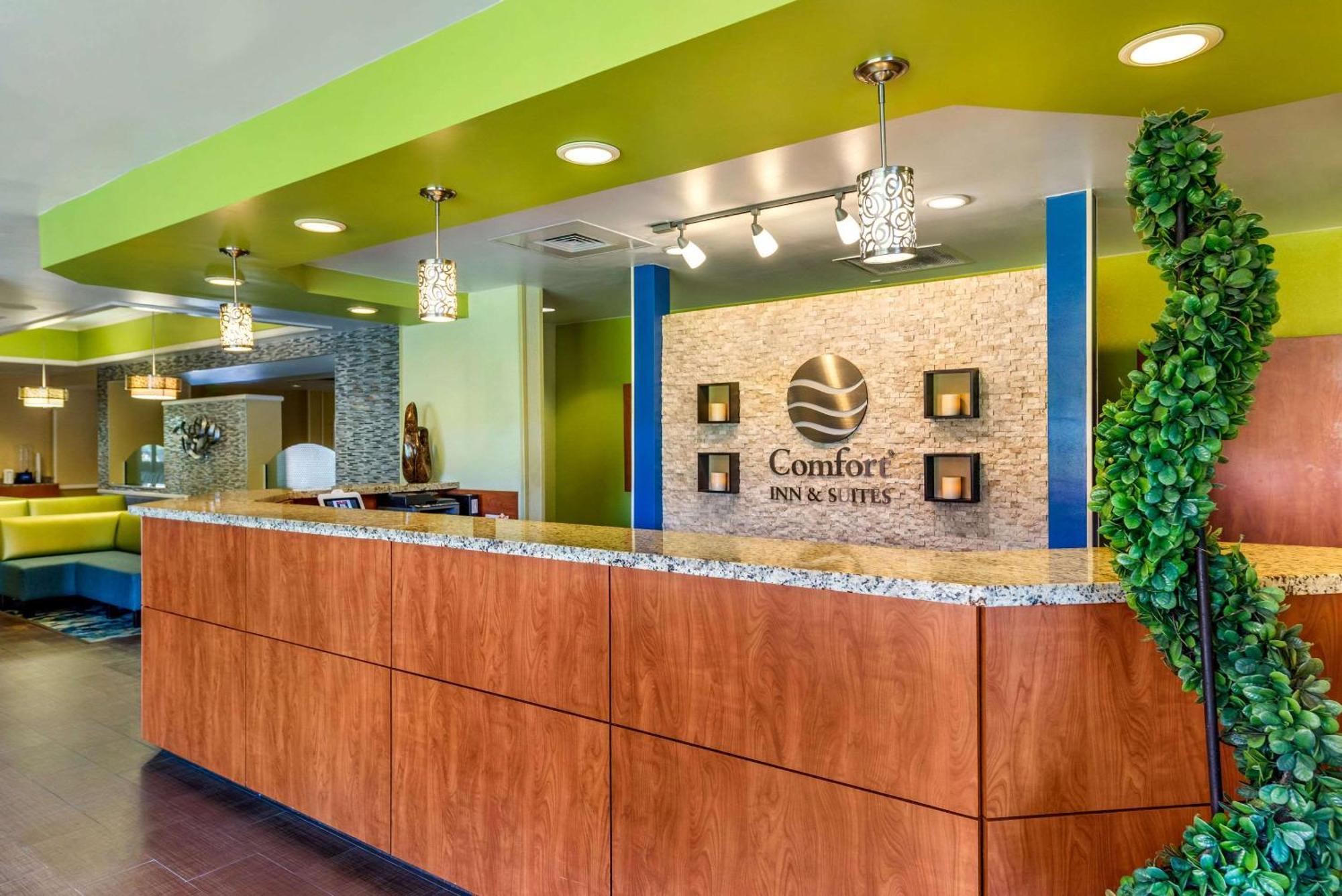 Comfort Inn & Suites Near Universal Orlando Resort-Convention Ctr Buitenkant foto