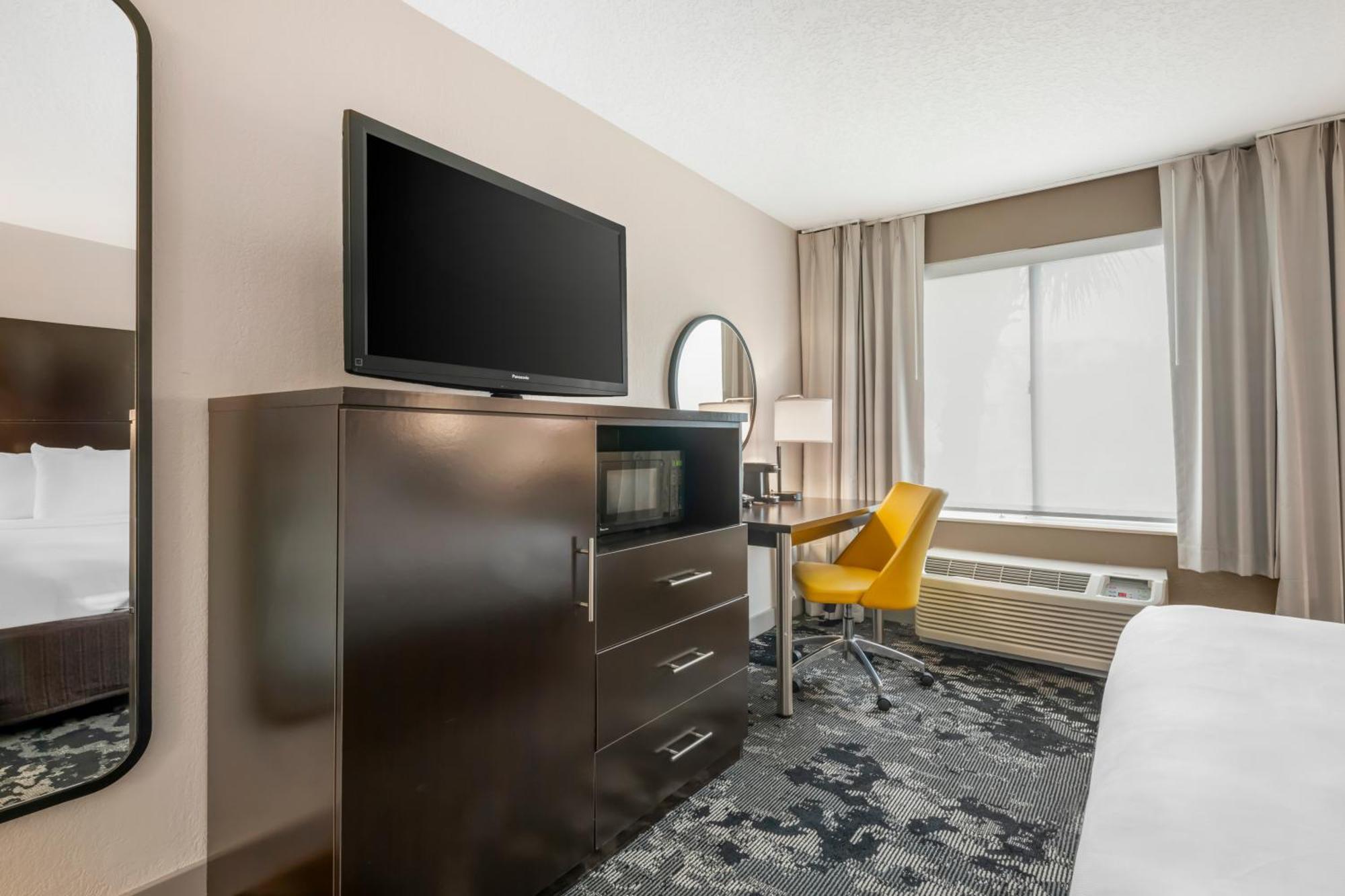 Comfort Inn & Suites Near Universal Orlando Resort-Convention Ctr Buitenkant foto