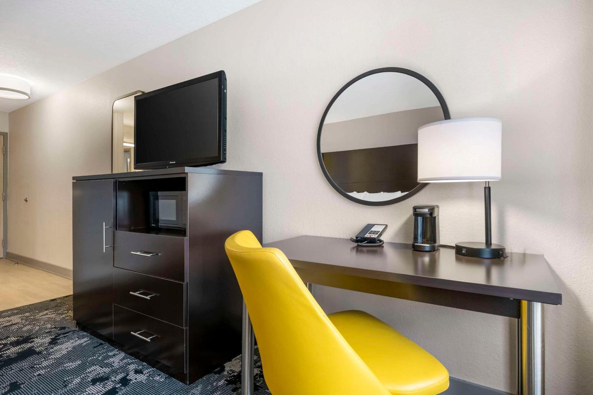 Comfort Inn & Suites Near Universal Orlando Resort-Convention Ctr Buitenkant foto