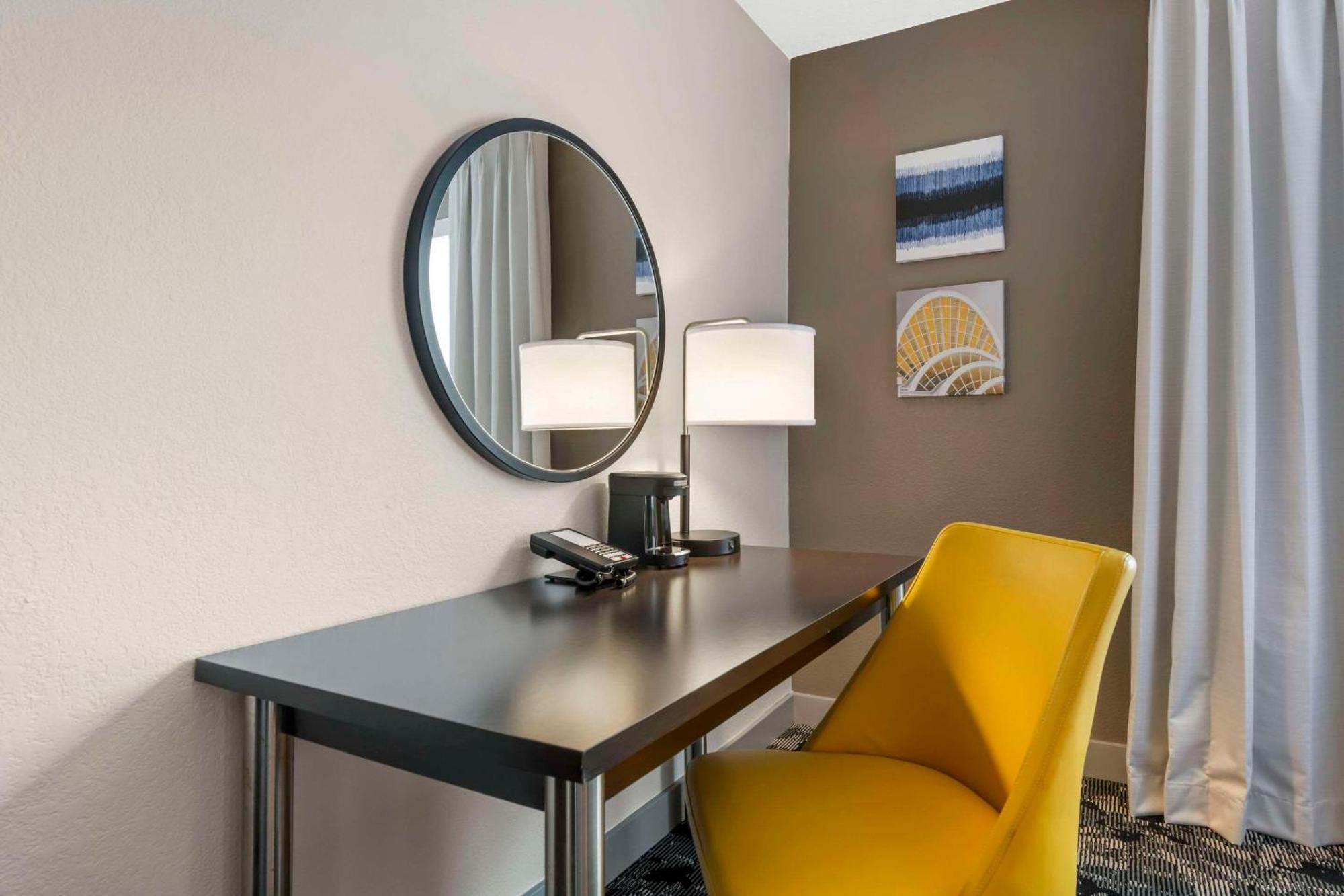 Comfort Inn & Suites Near Universal Orlando Resort-Convention Ctr Buitenkant foto